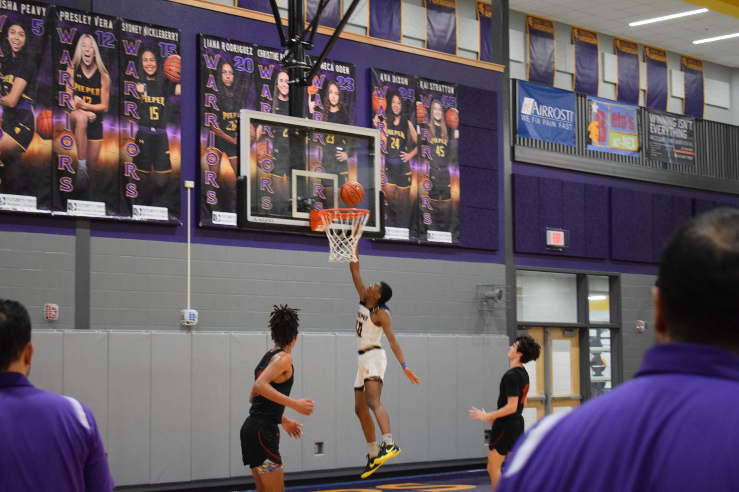 Varsity Boys basketball loses tough battle against cougars